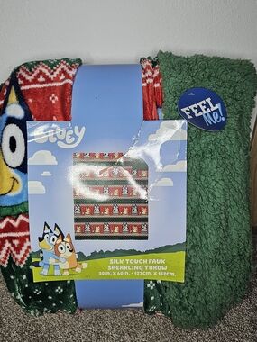 Kids Plush Green & Red Holiday Throw Blanket